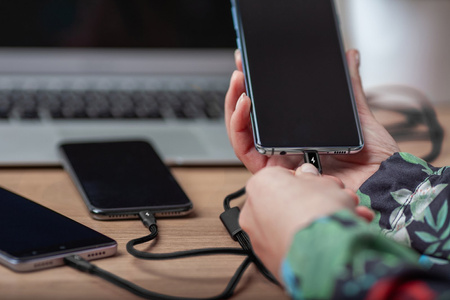 Unitek Kabel Przewód ładujący USB 3 w 1 czarny (C14049BK)