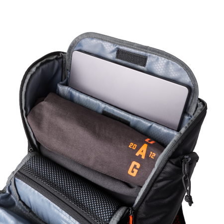 UAG Civilian - plecak na laptop 16" (20L) (black/orange) (984174114097)