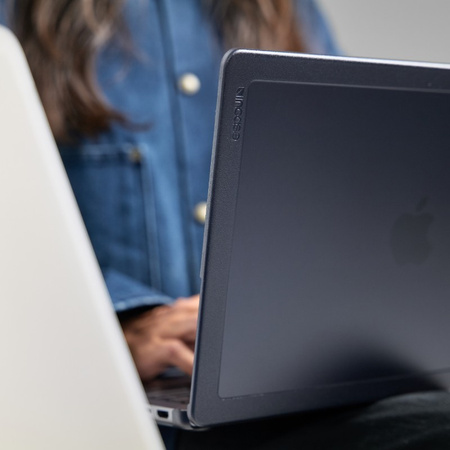 Incase Edge Hardshell Case - Etui MacBook Air 13” M4 (2025) / M3 (2024) / M2 (2022) (Black) (INMB200751-BLK)
