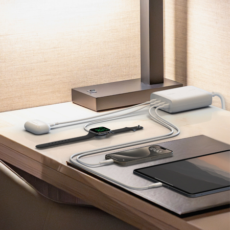 Belkin BoostCharge Pro - Ładowarka sieciowa Power Delivery, 4 porty USB-C, GaN, 200W - biała (WCH015VFWH)