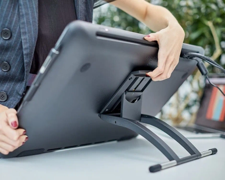 Wacom - podstawka regulowana Wacom dla tabletów Cintiq 16 - czarna (ACK620K)